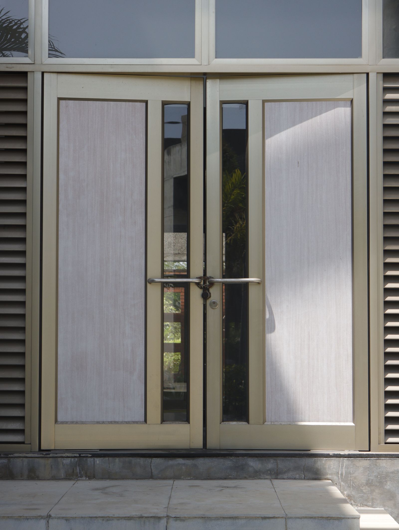 A residential entrance illustrating access boundaries